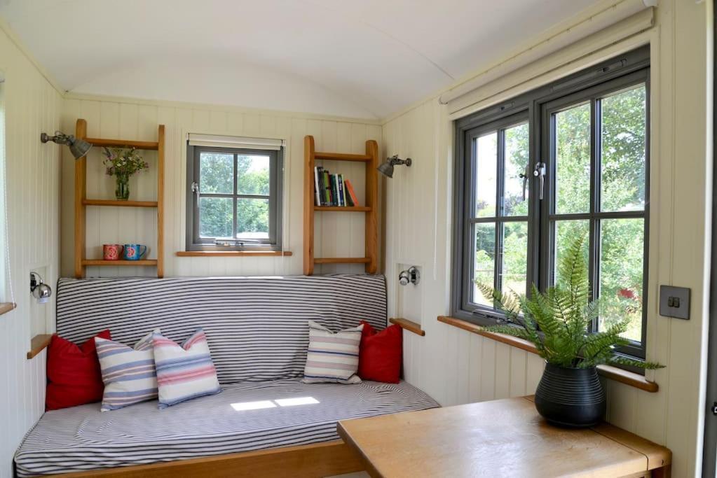 The Shepherd'S Hut @ Chichester Cottage 外观 照片