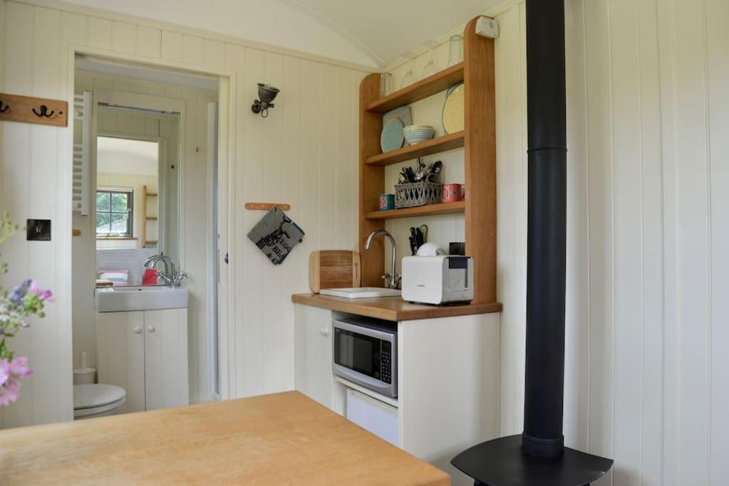 The Shepherd'S Hut @ Chichester Cottage 外观 照片